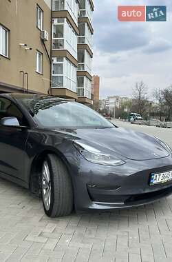 Седан Tesla Model 3 2023 в 