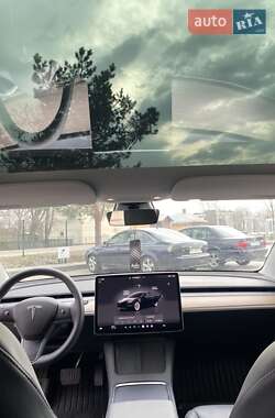 Седан Tesla Model 3 2023 в 