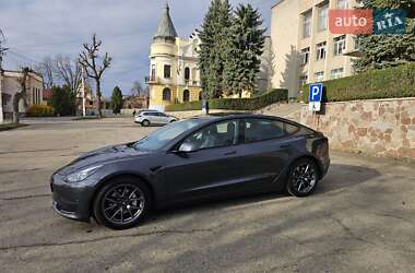 Седан Tesla Model 3 2021 в 