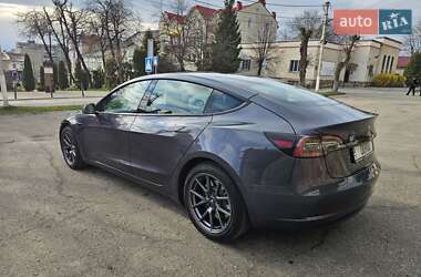 Седан Tesla Model 3 2021 в 