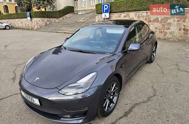 Седан Tesla Model 3 2021 в 