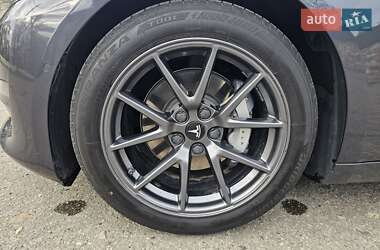 Седан Tesla Model 3 2021 в 
