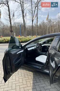 Седан Tesla Model 3 2021 в 
