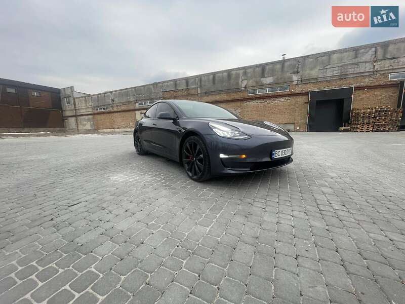 Седан Tesla Model 3 2019 в Львове