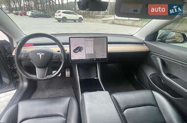 Седан Tesla Model 3 2019 в Львове