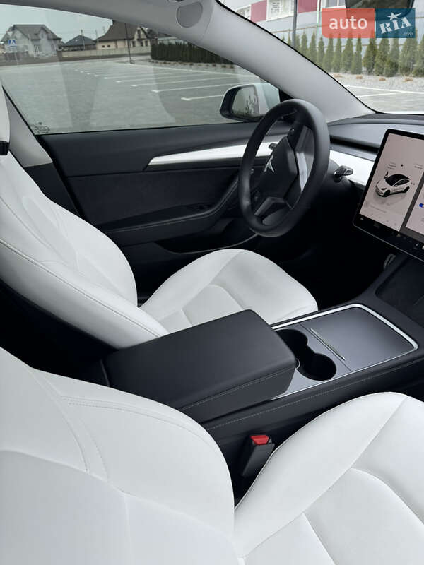Седан Tesla Model 3 2023 в Луцьку