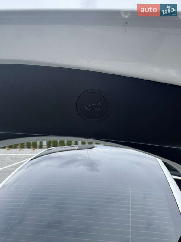 Седан Tesla Model 3 2023 в Луцьку