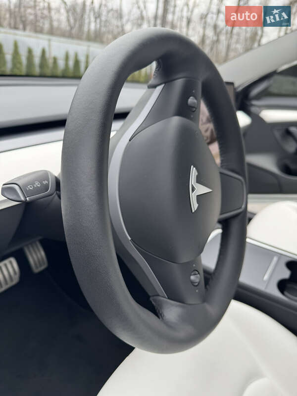 Седан Tesla Model 3 2023 в Луцьку
