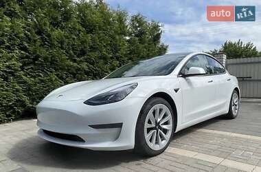 Седан Tesla Model 3 2022 в 