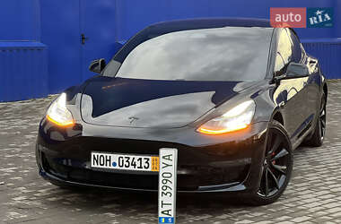 Седан Tesla Model 3 2019 в 