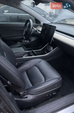 Седан Tesla Model 3 2019 в 