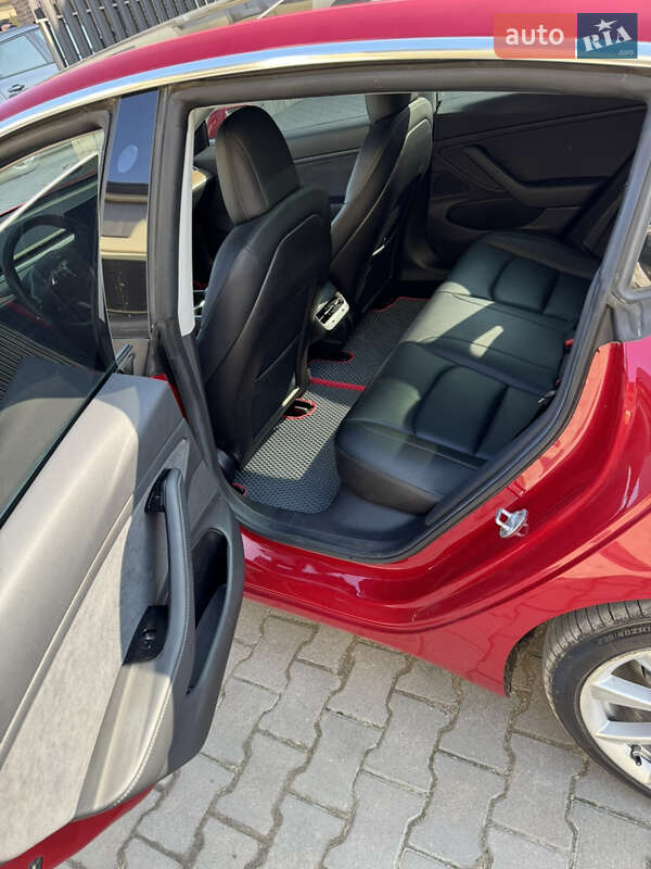 Седан Tesla Model 3 2019 в Тернополі
