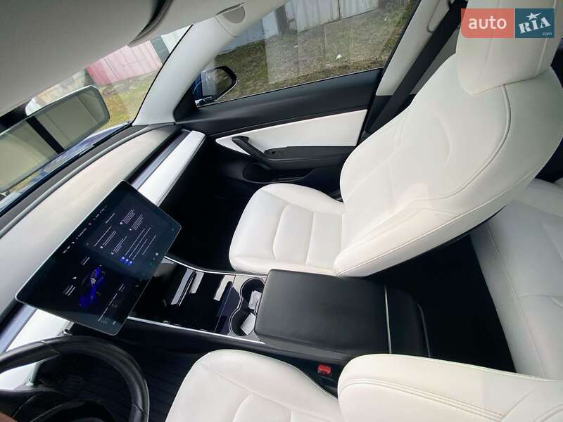 Седан Tesla Model 3 2018 в Киеве