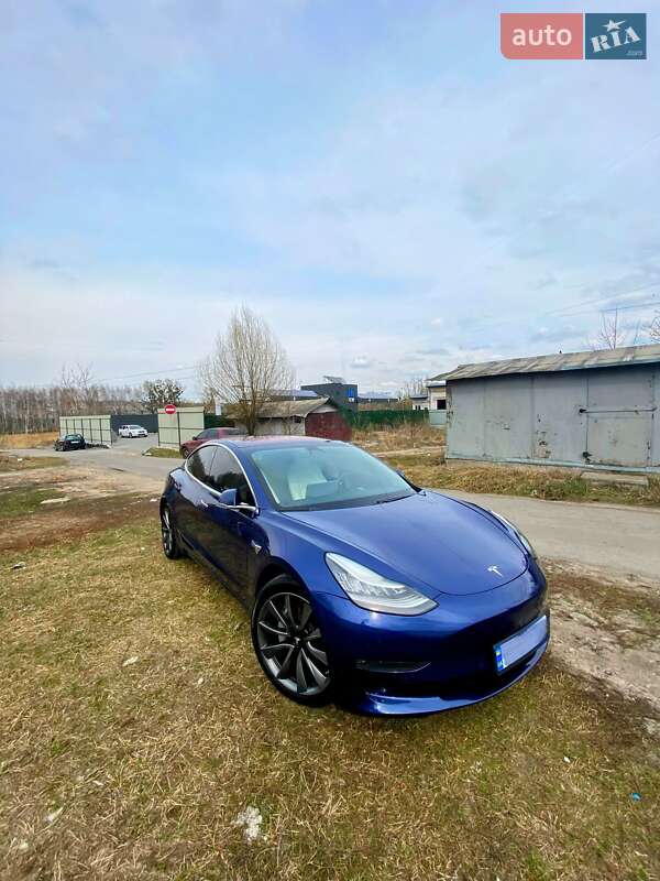 Седан Tesla Model 3 2018 в Киеве