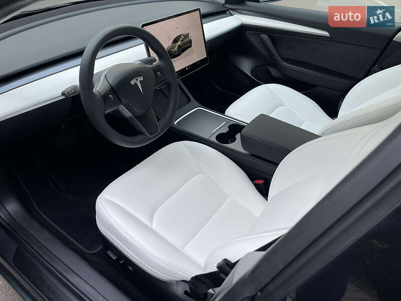Седан Tesla Model 3 2023 в Одессе