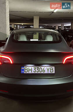 Седан Tesla Model 3 2023 в 