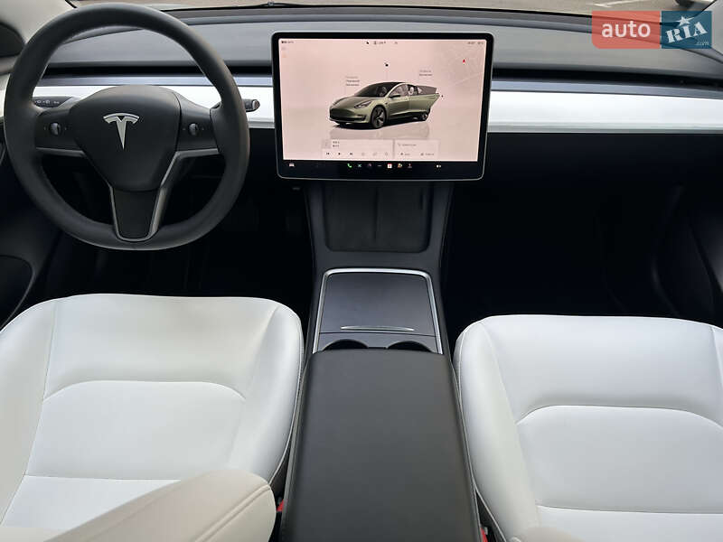 Седан Tesla Model 3 2023 в Одессе