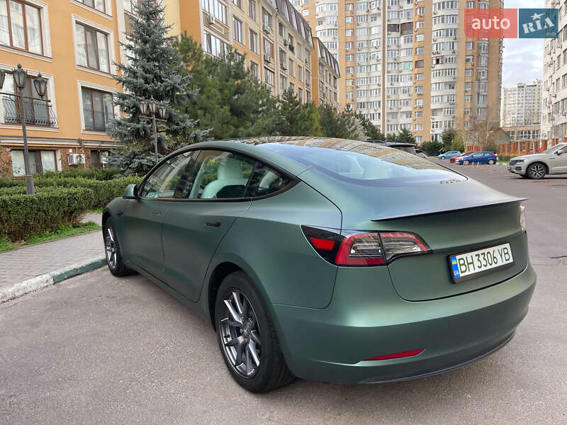 Седан Tesla Model 3 2023 в Одессе