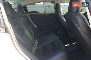 Седан Tesla Model 3 2020 в 