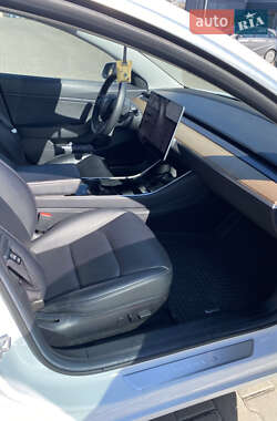 Седан Tesla Model 3 2019 в 