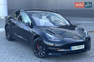 Седан Tesla Model 3 2022 в 