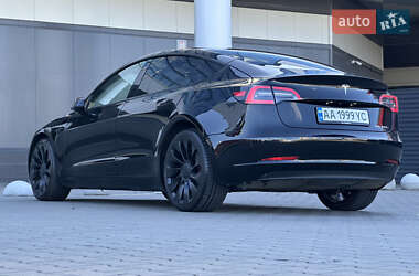 Седан Tesla Model 3 2022 в 