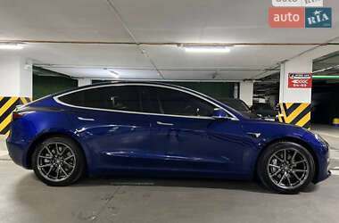 Седан Tesla Model 3 2020 в 