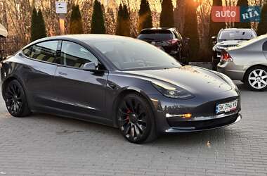 Седан Tesla Model 3 2021 в 