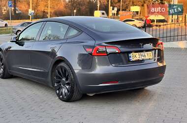 Седан Tesla Model 3 2021 в 