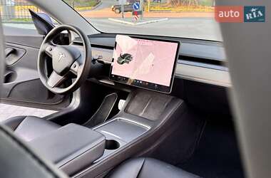 Седан Tesla Model 3 2021 в 