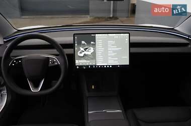 Седан Tesla Model 3 2024 в 