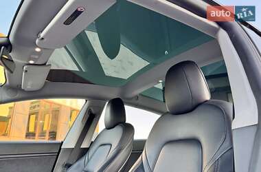 Седан Tesla Model 3 2021 в 