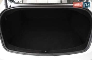 Седан Tesla Model 3 2024 в 