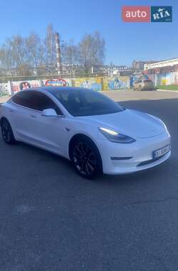 Седан Tesla Model 3 2020 в 