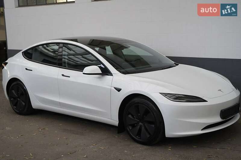 Седан Tesla Model 3 2024 в 