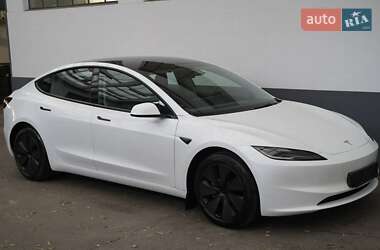 Седан Tesla Model 3 2024 в 
