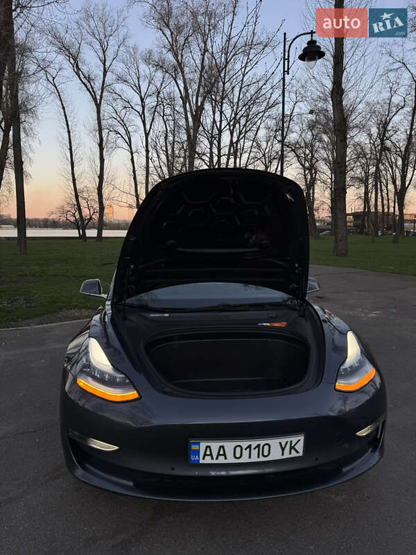 Седан Tesla Model 3 2018 в Киеве