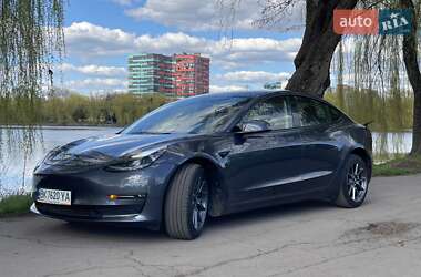 Седан Tesla Model 3 2022 в 