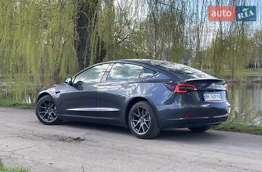 Седан Tesla Model 3 2022 в 