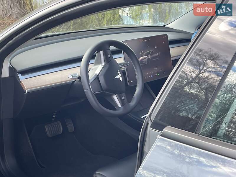 Седан Tesla Model 3 2022 в Ровно