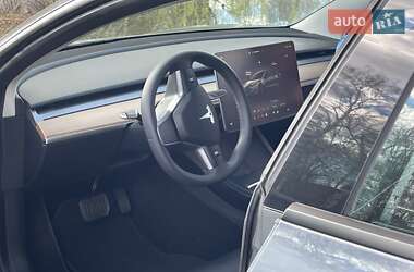 Седан Tesla Model 3 2022 в 