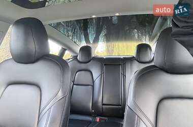 Седан Tesla Model 3 2022 в 