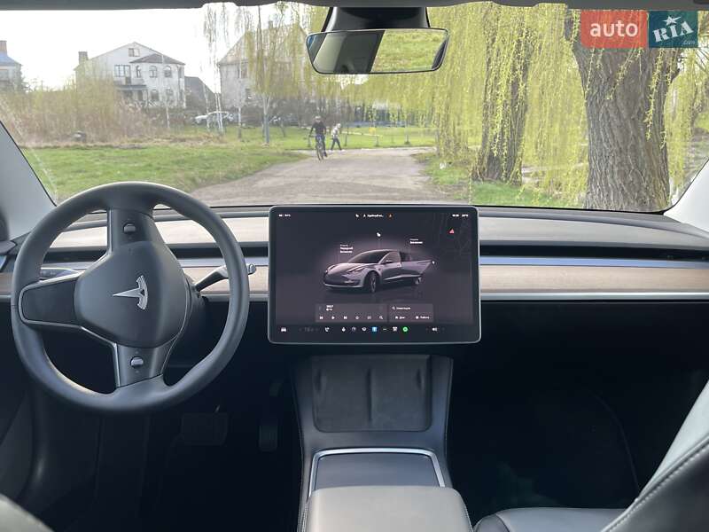 Седан Tesla Model 3 2022 в Ровно