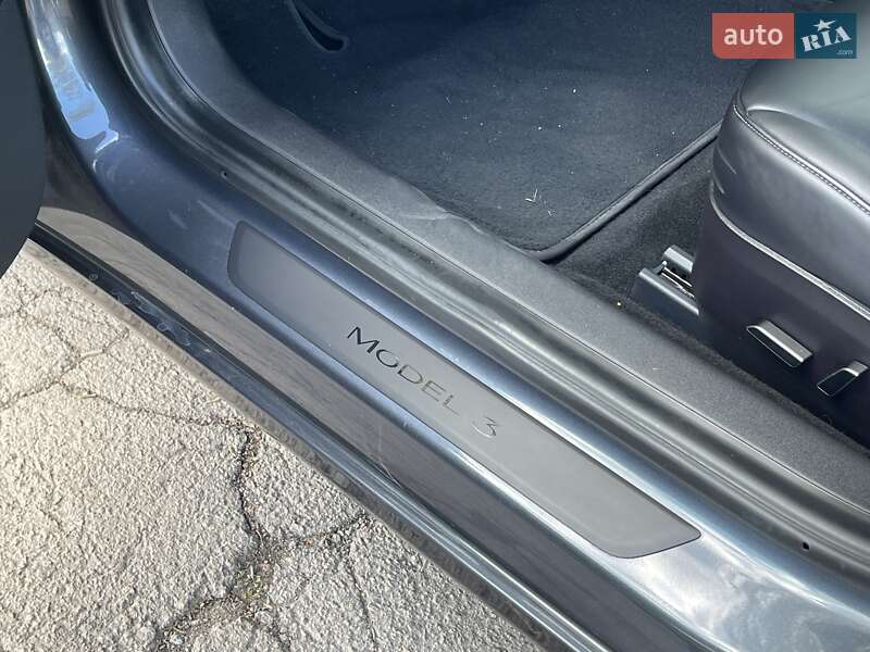 Седан Tesla Model 3 2022 в Ровно