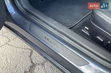 Седан Tesla Model 3 2022 в 