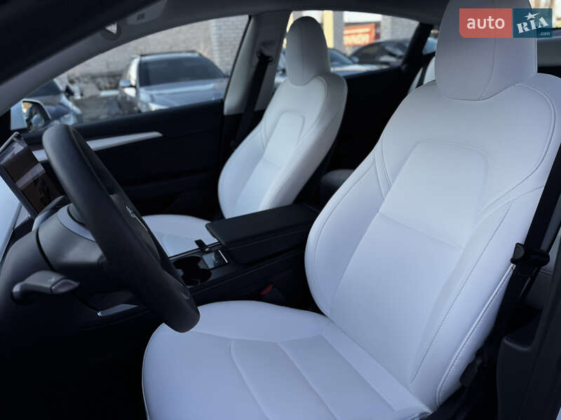Седан Tesla Model 3 2023 в Житомирі