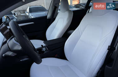Седан Tesla Model 3 2023 в 