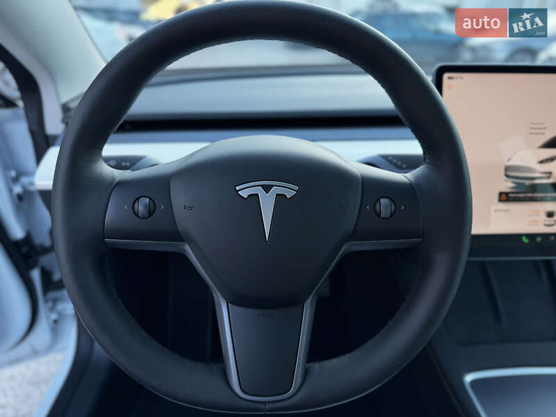 Седан Tesla Model 3 2023 в Житомирі