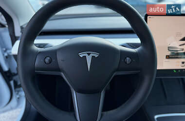 Седан Tesla Model 3 2023 в 