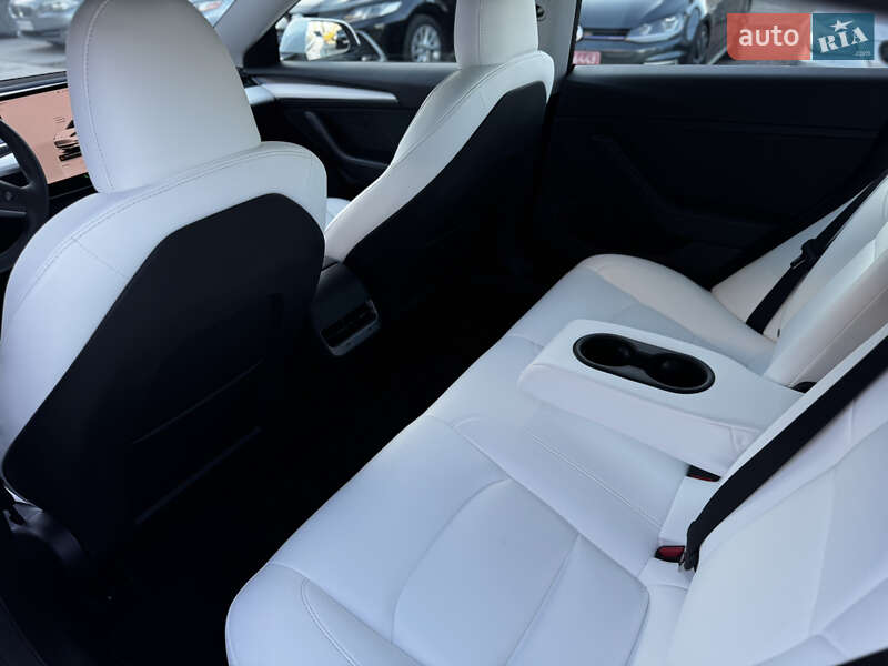 Седан Tesla Model 3 2023 в Житомирі